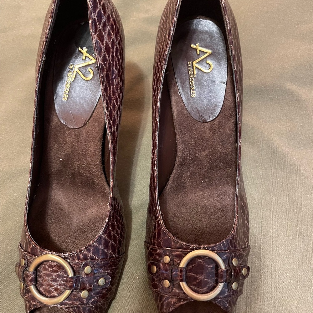 AEROSOLES Textured Dark Brown Heels